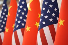 中美交锋升级：中国反制10家美军工企业，从「清单互怼」走向产业链脱钩