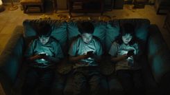 当 2026 年 7 月 28 日 QuestMobile 把「短剧行业 8.51 亿用户 / 红果 3.56 亿月活」摆上桌面：为什么这件事不是「又一份下沉市场流量爆款榜」，而是中国内容产业第一次把「短剧 App × 短剧微信小程序 × 短剧抖音小程序 × 内容平台」四类渠道按到同一张结构性表格上的临界点