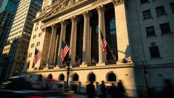 当 Goldman Sachs 和 Morgan Stanley 在 2026 年 Q2 同时跑出怪兽季度：为什么这件事不是又一份投行财报新闻，而是把美国双寡头垄断、欧洲银行补涨、AI 交易台变现这三件事第一次按到同一张桌子上的临界点