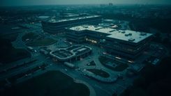 当 2026 年 7 月一名加拿大华裔女性实习生在 NATO 总部布鲁塞尔被比利时警方以「为第三国从事间谍活动」逮捕——为什么这件事不是「又一桩驻外人员泄密案」