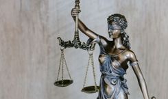 当一个联邦法官用「Congress defined what 'food' is」撕掉 RFK 们的「禁汽水令」:2026 年 6 月 22 日这份判决,为什么把美国食品政策的「州权 vs 联邦权」「行政 vs 立法」「自由市场 vs 公共卫生」三本账本,一次翻到最少被翻开的那一页?