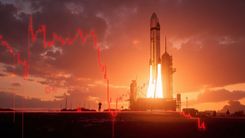 当 1.85 亿股做空、29% 流通、$25 亿空头头寸把 SpaceX 摁在 IPO 发行价以下：为什么 CNBC 2026 年 7 月 16 日那条《Short sellers load up against SpaceX as stock drops below IPO price》不是「又一家科技股回调」，而是「Musk 政治联盟 + 私募估值 4018 亿到 IPO 135 美元的剧烈估值差 + 5% 流通 + 11% Q2 解禁 + 70 日里程碑 + Musk 42% 持股到 2027 年 6 月 + Starship V3 第 13 次试飞 + Doge 与 SpaceX 财务隔离 + Trump 110 天中期选举 + 540 万美国华人散户 + Robinhood/Schwab 经纪商通道」十一件事，第一次被同一份「做空头寸 + 锁仓日历 + Musk 治理」按在同一张桌子上？